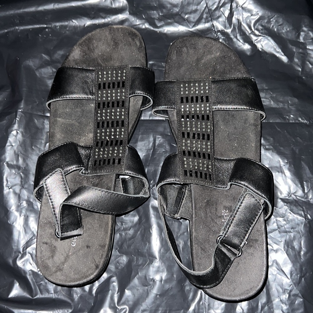 $3 SHOE